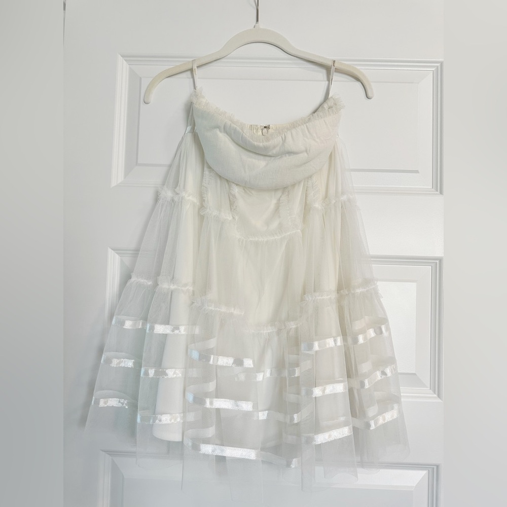 Vintage Lace Strapless White Mini Dress from Papaya